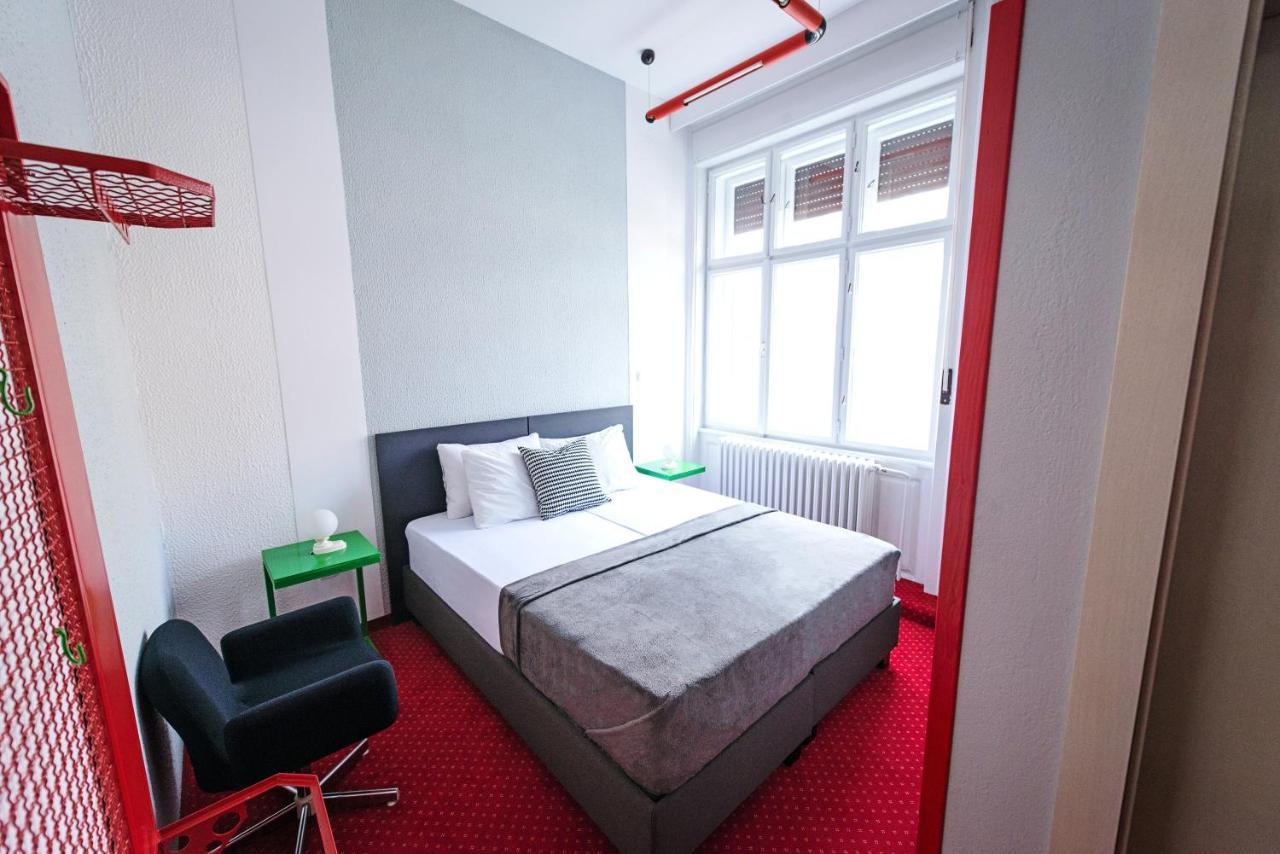 Pb Urban Garden Stay With Secured Parking Szávaszentdemeter Kültér fotó